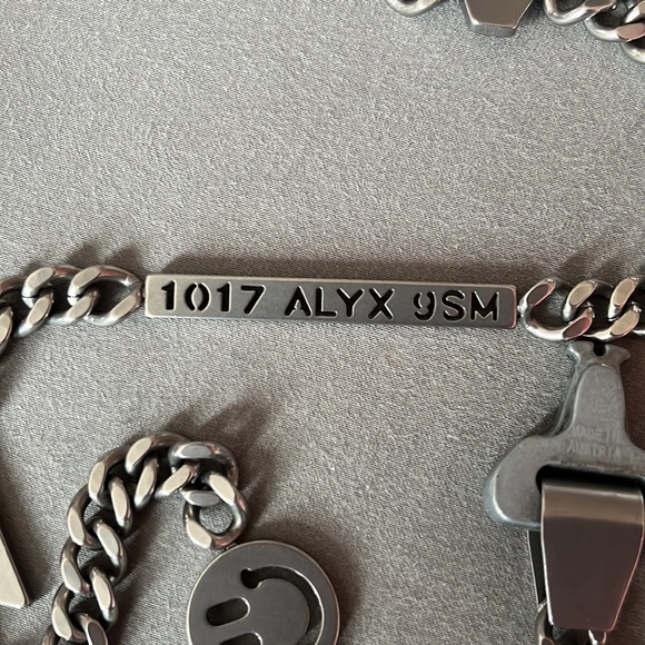 (SOLD) 1017 alyx 9sm hero chain - Picture 4 of 4